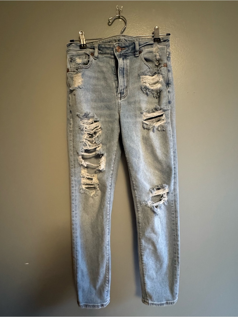 Women's American Eagle Light Wash Ripped Jeans